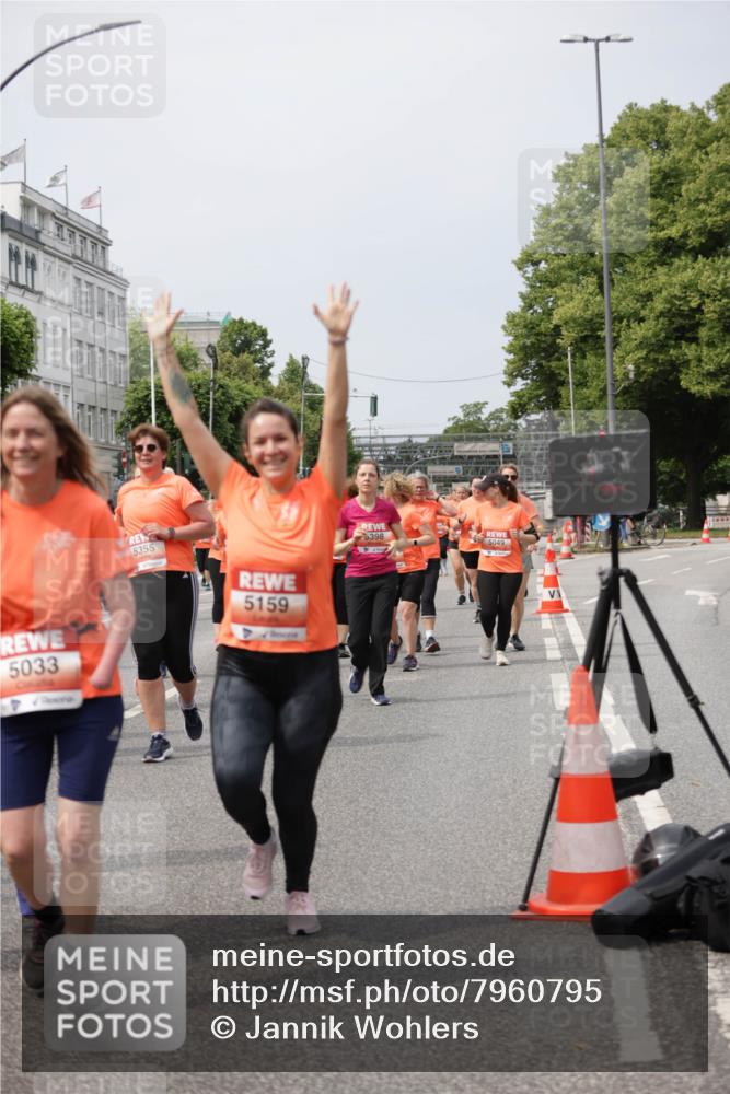 15.06.2025 - REWE Women's Run Jannik Wohlers http://msf.ph/oto/7960795 15.06.2025 09:45:53 Laufen 5159, 5033 meine-sportfotos.de