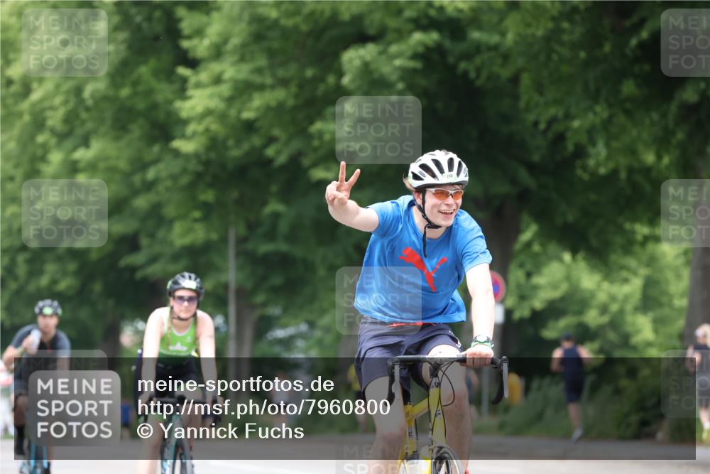 15.06.2025 - 7 Türme Triathlon Yannick Fuchs http://msf.ph/oto/7960800 15.06.2025 13:49:01 Radfahren 230, 761, 1110 meine-sportfotos.de