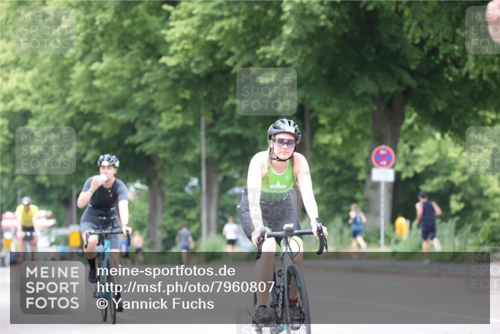15.06.2025 - 7 Türme Triathlon Yannick Fuchs http://msf.ph/oto/7960807 15.06.2025 13:49:02 Radfahren 230, 304, 307, 761, 1110 meine-sportfotos.de