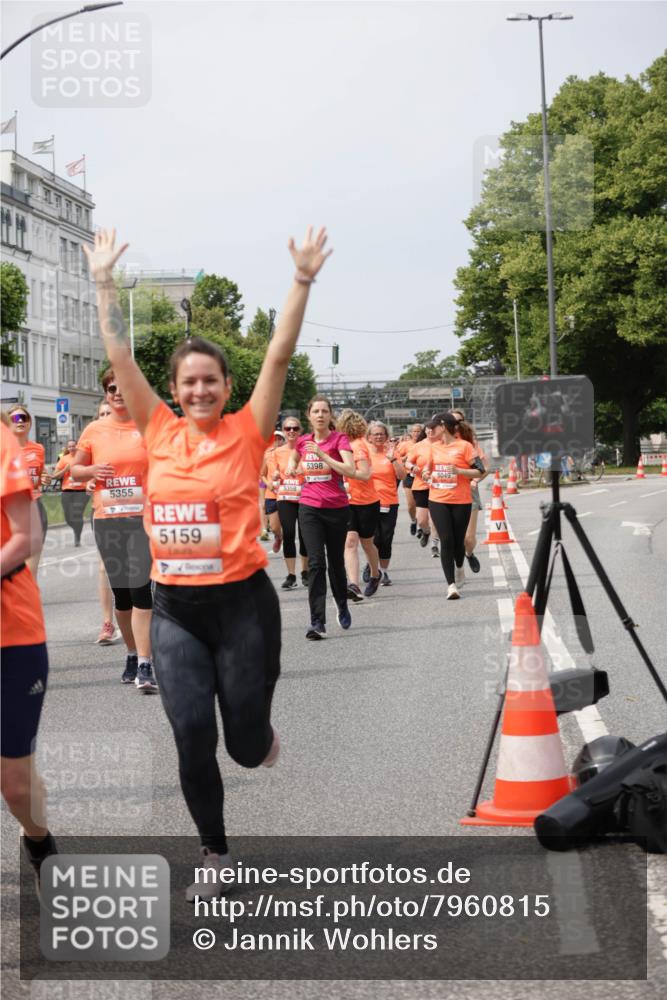 15.06.2025 - REWE Women's Run Jannik Wohlers http://msf.ph/oto/7960815 15.06.2025 09:45:53 Laufen 5355, 5159, 5398, 5358, 5049 meine-sportfotos.de