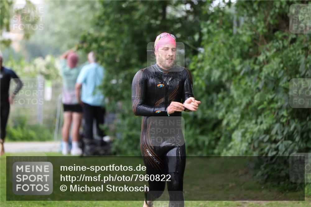 15.06.2025 - 7 Türme Triathlon Michael Strokosch http://msf.ph/oto/7960822 15.06.2025 12:12:28 Schwimmen 412, 443, 489 meine-sportfotos.de