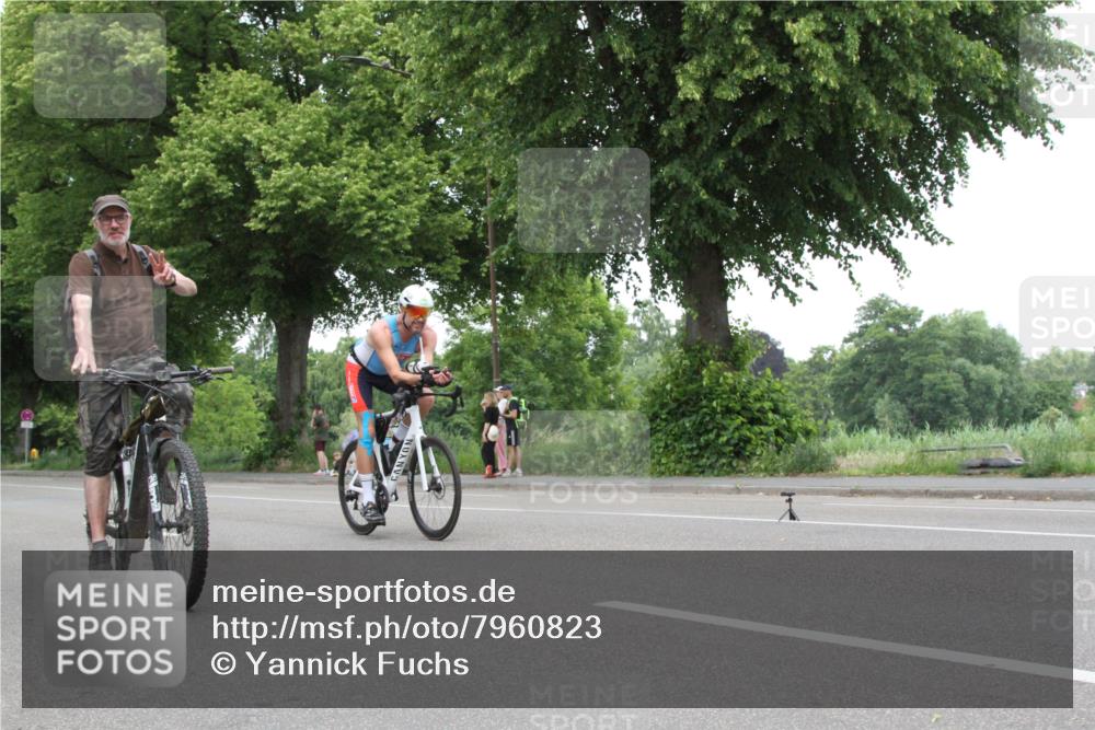 15.06.2025 - 7 Türme Triathlon Yannick Fuchs http://msf.ph/oto/7960823 15.06.2025 12:02:47 Radfahren  meine-sportfotos.de