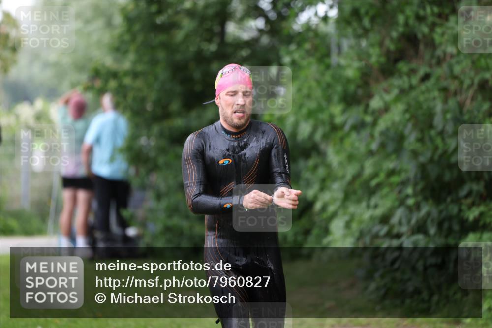 15.06.2025 - 7 Türme Triathlon Michael Strokosch http://msf.ph/oto/7960827 15.06.2025 12:12:29 Schwimmen 412, 443, 489, 551 meine-sportfotos.de