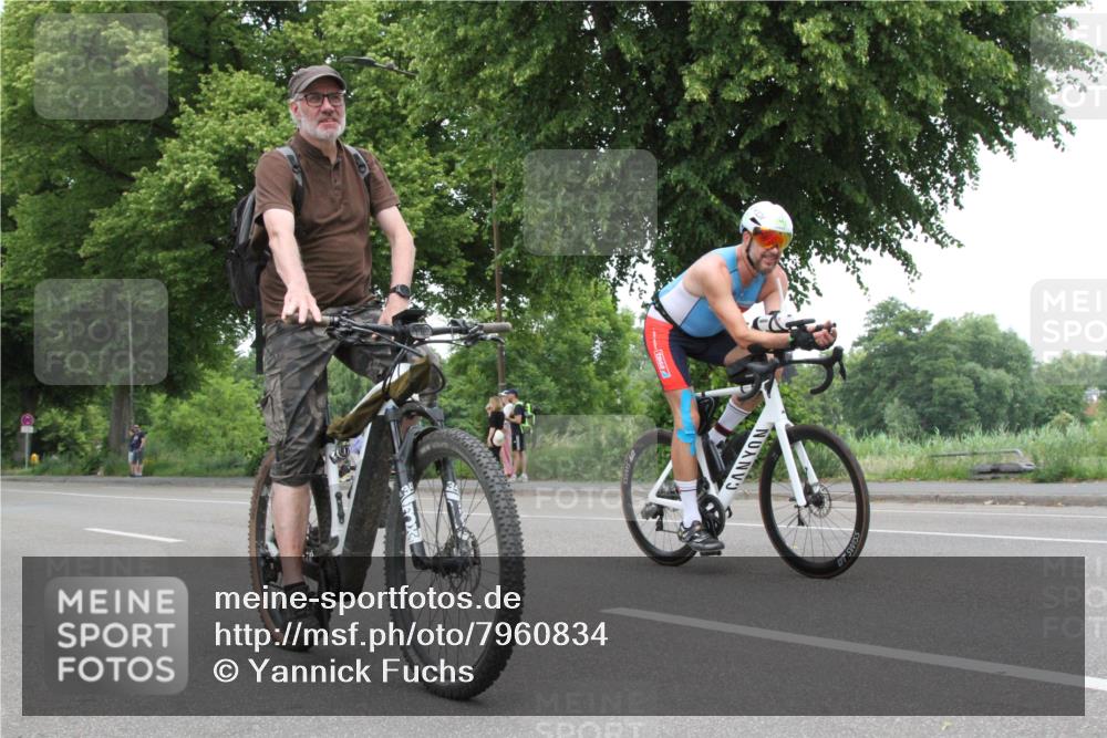 15.06.2025 - 7 Türme Triathlon Yannick Fuchs http://msf.ph/oto/7960834 15.06.2025 12:02:48 Radfahren  meine-sportfotos.de