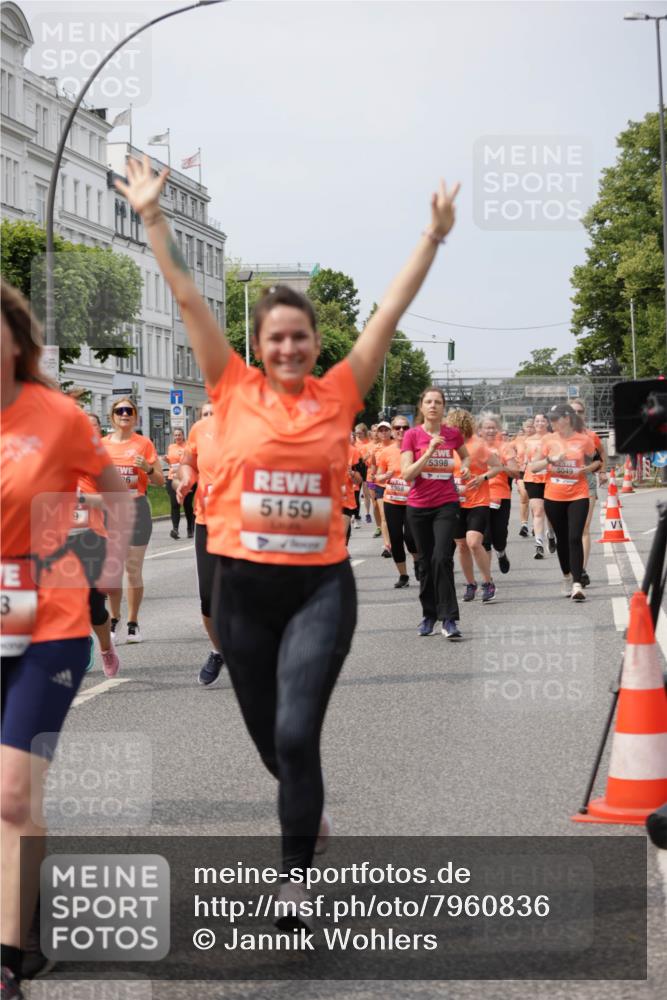 15.06.2025 - REWE Women's Run Jannik Wohlers http://msf.ph/oto/7960836 15.06.2025 09:45:53 Laufen 3, 26, 5159, 5398, 5049, 5358 meine-sportfotos.de