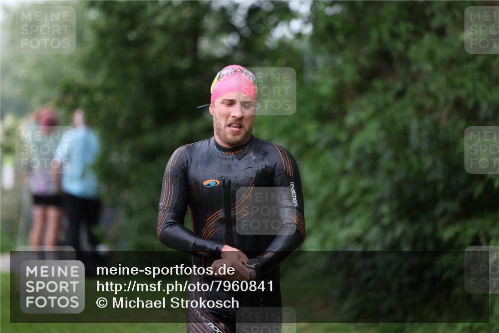 15.06.2025 - 7 Türme Triathlon Michael Strokosch http://msf.ph/oto/7960841 15.06.2025 12:12:29 Schwimmen 412, 443, 489, 551 meine-sportfotos.de