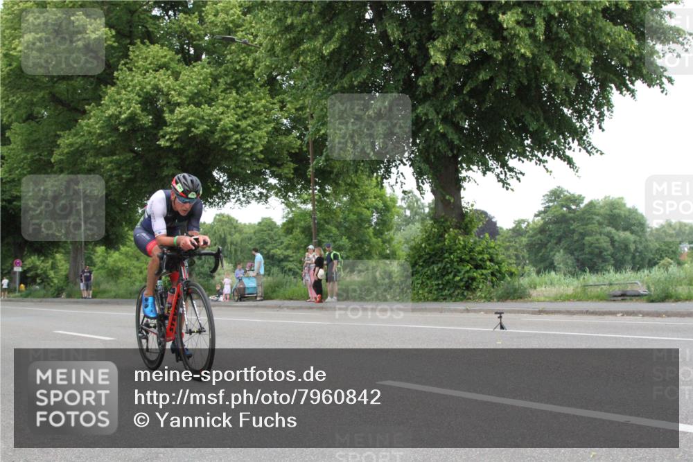 15.06.2025 - 7 Türme Triathlon Yannick Fuchs http://msf.ph/oto/7960842 15.06.2025 12:03:14 Radfahren  meine-sportfotos.de