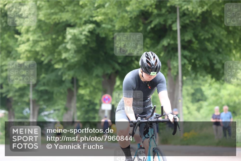 15.06.2025 - 7 Türme Triathlon Yannick Fuchs http://msf.ph/oto/7960844 15.06.2025 13:49:04 Radfahren 230, 304, 307, 756, 761, 1110 meine-sportfotos.de