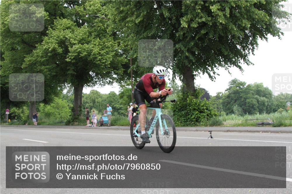 15.06.2025 - 7 Türme Triathlon Yannick Fuchs http://msf.ph/oto/7960850 15.06.2025 12:03:27 Radfahren  meine-sportfotos.de