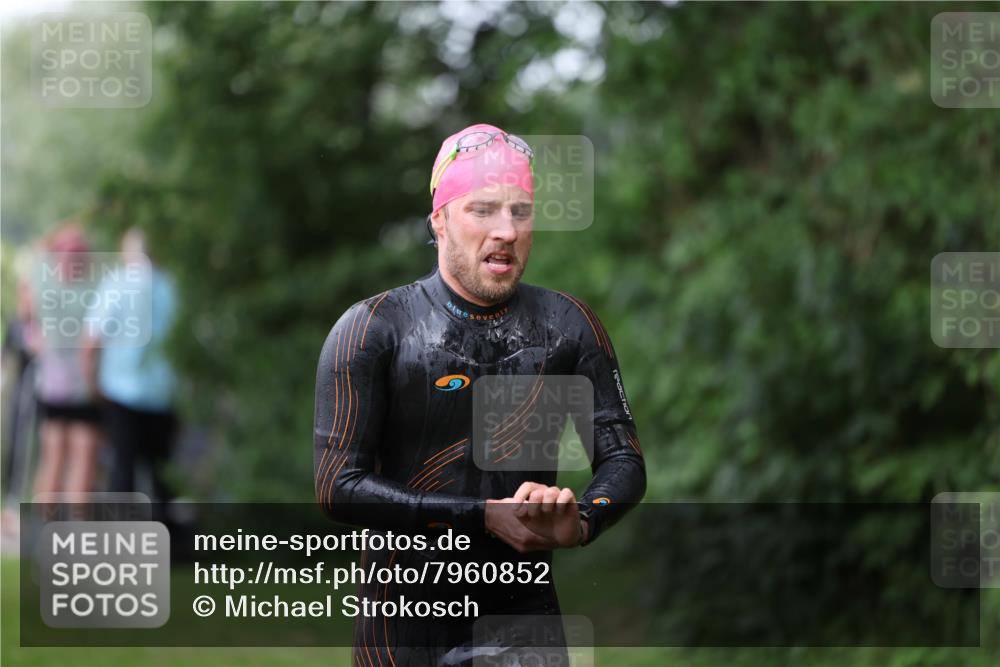 15.06.2025 - 7 Türme Triathlon Michael Strokosch http://msf.ph/oto/7960852 15.06.2025 12:12:29 Schwimmen 412, 443, 489, 551 meine-sportfotos.de