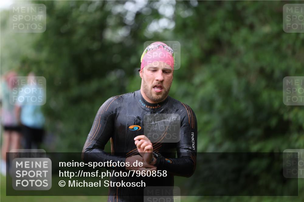 15.06.2025 - 7 Türme Triathlon Michael Strokosch http://msf.ph/oto/7960858 15.06.2025 12:12:30 Schwimmen 412, 443, 489, 551 meine-sportfotos.de