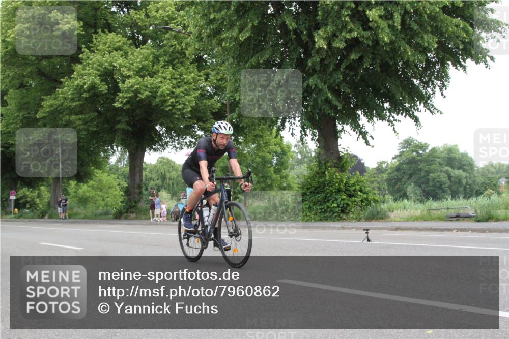 15.06.2025 - 7 Türme Triathlon Yannick Fuchs http://msf.ph/oto/7960862 15.06.2025 12:03:38 Radfahren  meine-sportfotos.de