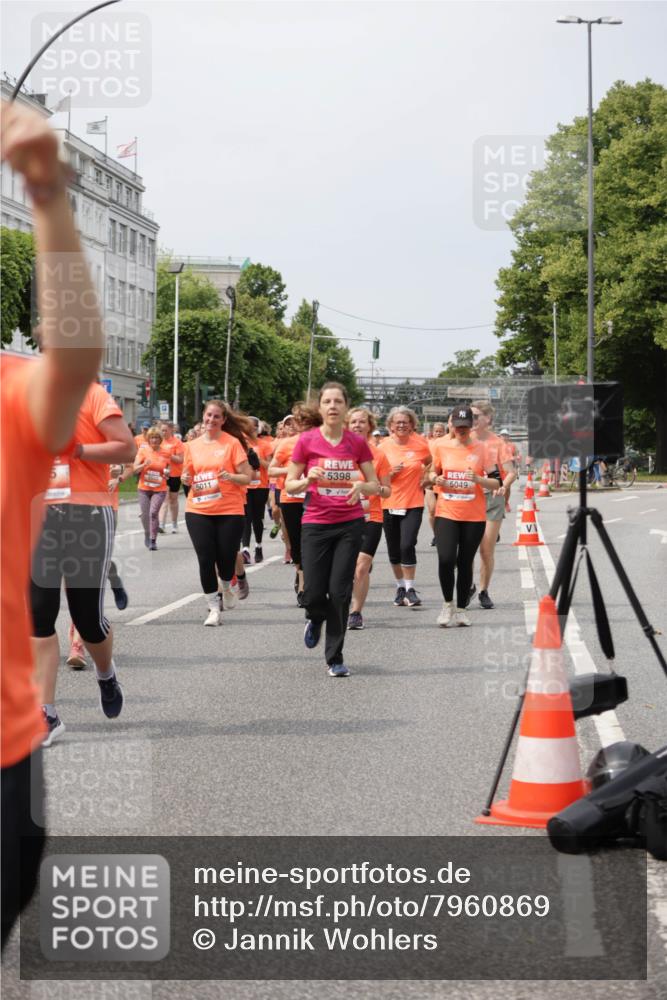 15.06.2025 - REWE Women's Run Jannik Wohlers http://msf.ph/oto/7960869 15.06.2025 09:45:54 Laufen 5011, 5398, 5049, 4 meine-sportfotos.de