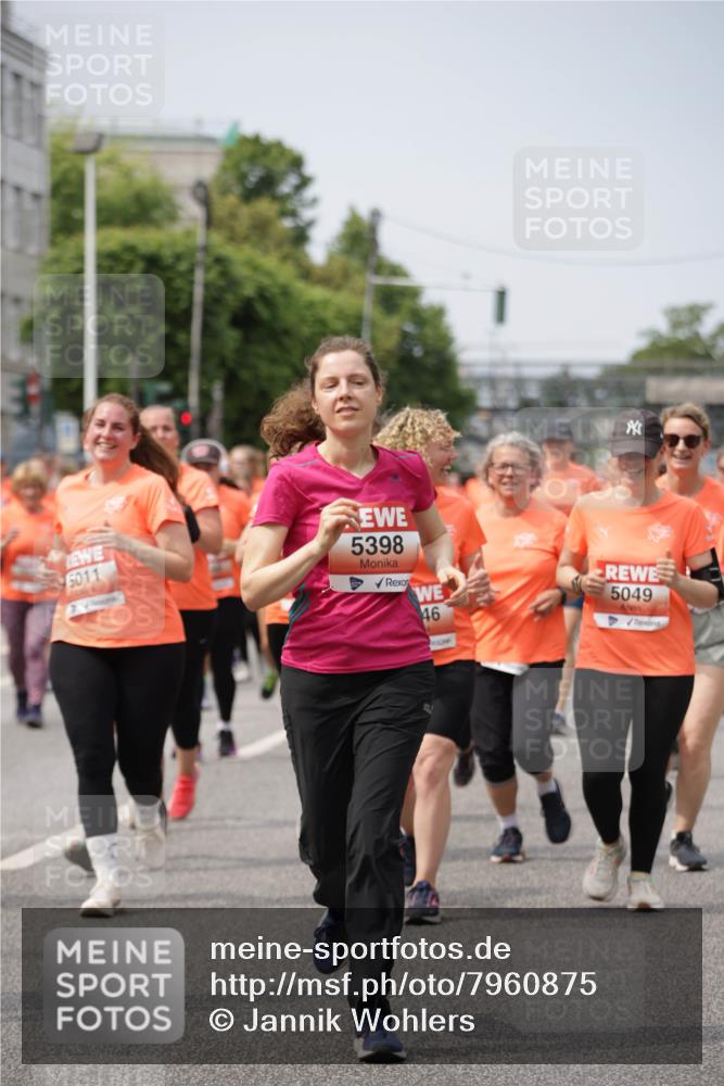 15.06.2025 - REWE Women's Run Jannik Wohlers http://msf.ph/oto/7960875 15.06.2025 09:45:55 Laufen 46, 5049, 5011, 5398 meine-sportfotos.de