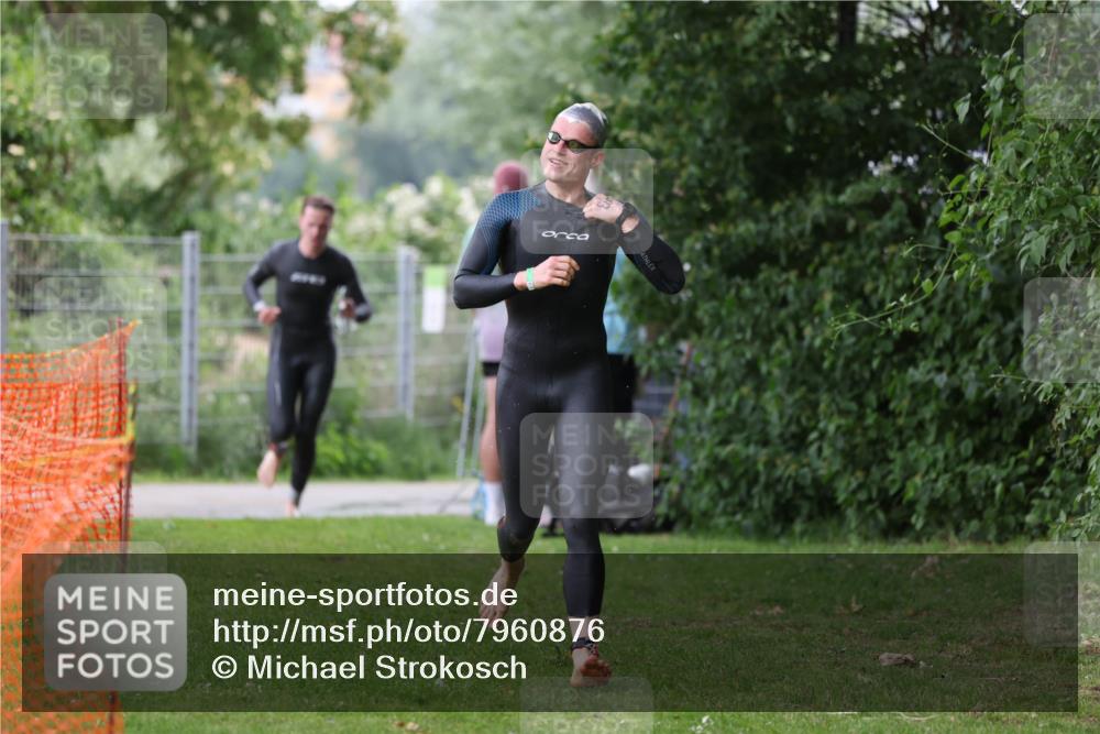 15.06.2025 - 7 Türme Triathlon Michael Strokosch http://msf.ph/oto/7960876 15.06.2025 12:12:31 Schwimmen 412, 443, 489, 551 meine-sportfotos.de