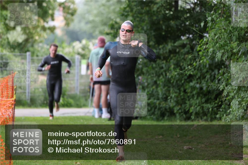 15.06.2025 - 7 Türme Triathlon Michael Strokosch http://msf.ph/oto/7960891 15.06.2025 12:12:32 Schwimmen 412, 443, 489, 551 meine-sportfotos.de