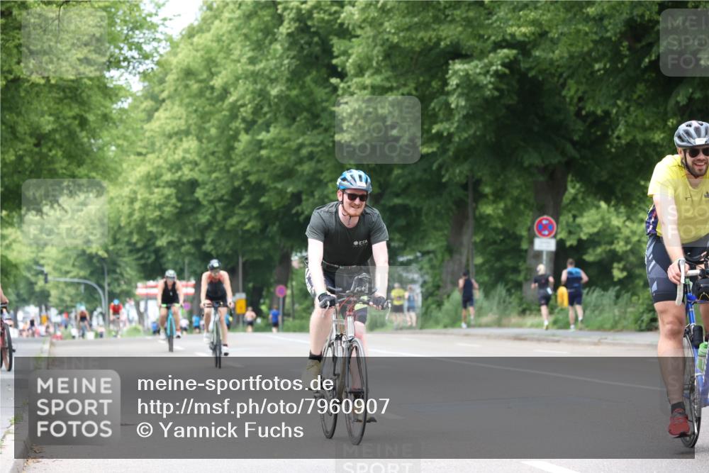 15.06.2025 - 7 Türme Triathlon Yannick Fuchs http://msf.ph/oto/7960907 15.06.2025 13:49:07 Radfahren 304, 307, 706, 756 meine-sportfotos.de