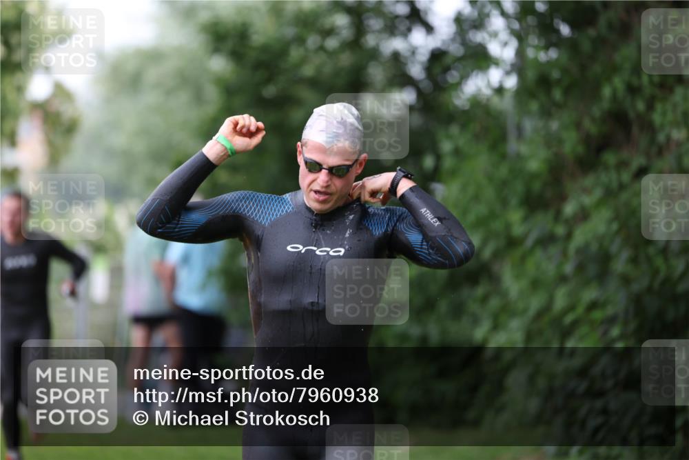 15.06.2025 - 7 Türme Triathlon Michael Strokosch http://msf.ph/oto/7960938 15.06.2025 12:12:34 Schwimmen 363, 412, 443, 489, 551 meine-sportfotos.de