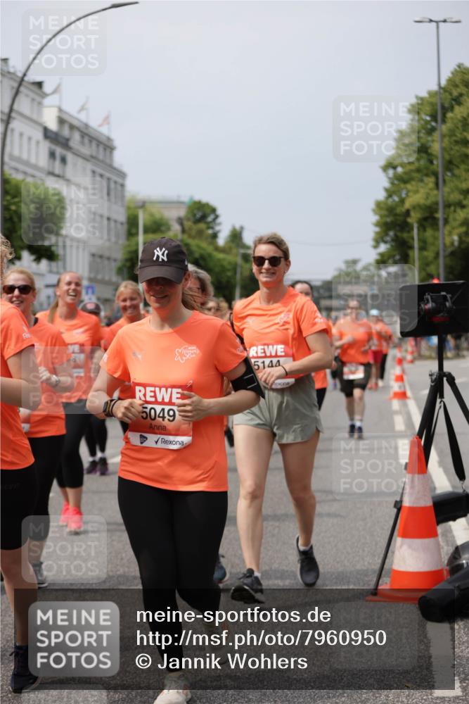 15.06.2025 - REWE Women's Run Jannik Wohlers http://msf.ph/oto/7960950 15.06.2025 09:45:58 Laufen 5049, 5144 meine-sportfotos.de