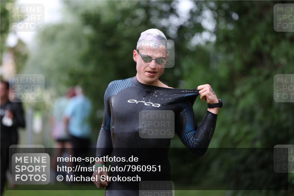 15.06.2025 - 7 Türme Triathlon Michael Strokosch http://msf.ph/oto/7960951 15.06.2025 12:12:34 Schwimmen 363, 412, 443, 489, 551 meine-sportfotos.de