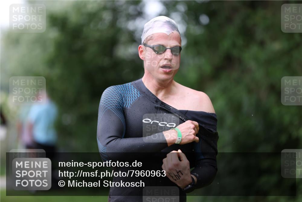 15.06.2025 - 7 Türme Triathlon Michael Strokosch http://msf.ph/oto/7960963 15.06.2025 12:12:35 Schwimmen 363, 412, 443, 489, 551 meine-sportfotos.de
