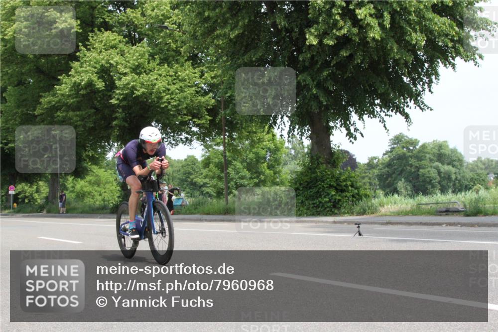 15.06.2025 - 7 Türme Triathlon Yannick Fuchs http://msf.ph/oto/7960968 15.06.2025 12:07:37 Radfahren  meine-sportfotos.de
