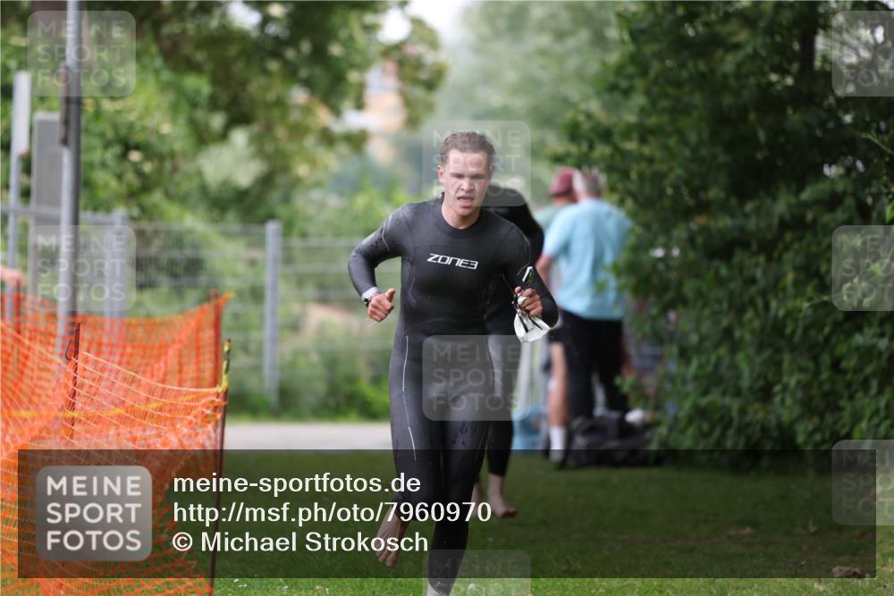 15.06.2025 - 7 Türme Triathlon Michael Strokosch http://msf.ph/oto/7960970 15.06.2025 12:12:35 Schwimmen 363, 412, 443, 489, 551 meine-sportfotos.de