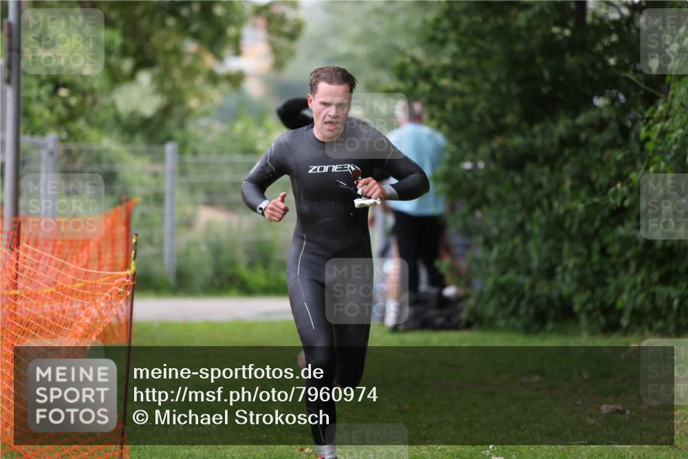 15.06.2025 - 7 Türme Triathlon Michael Strokosch http://msf.ph/oto/7960974 15.06.2025 12:12:36 Schwimmen 363, 412, 443, 489, 551 meine-sportfotos.de