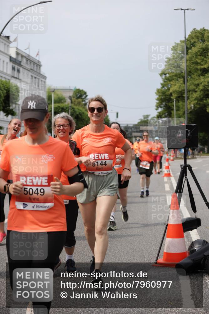 15.06.2025 - REWE Women's Run Jannik Wohlers http://msf.ph/oto/7960977 15.06.2025 09:45:58 Laufen 5049, 5144 meine-sportfotos.de