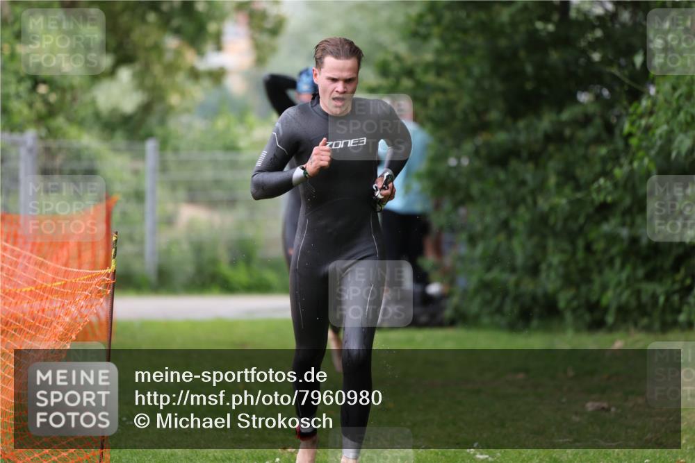 15.06.2025 - 7 Türme Triathlon Michael Strokosch http://msf.ph/oto/7960980 15.06.2025 12:12:36 Schwimmen 363, 412, 443, 489, 551 meine-sportfotos.de