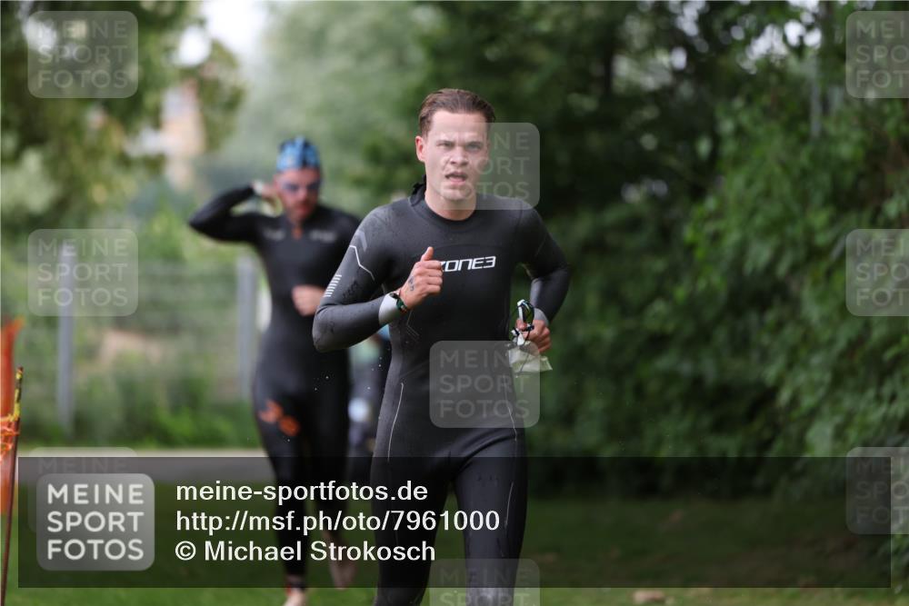 15.06.2025 - 7 Türme Triathlon Michael Strokosch http://msf.ph/oto/7961000 15.06.2025 12:12:37 Schwimmen 363, 412, 443, 489, 551 meine-sportfotos.de