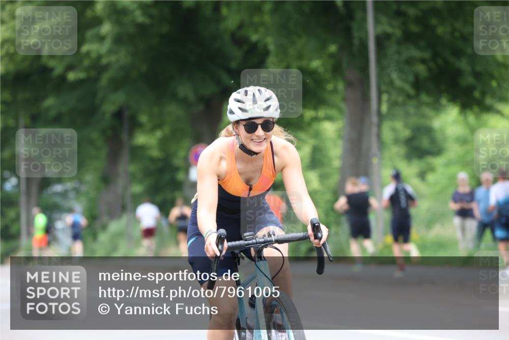15.06.2025 - 7 Türme Triathlon Yannick Fuchs http://msf.ph/oto/7961005 15.06.2025 13:49:18 Radfahren 720, 858, 994 meine-sportfotos.de