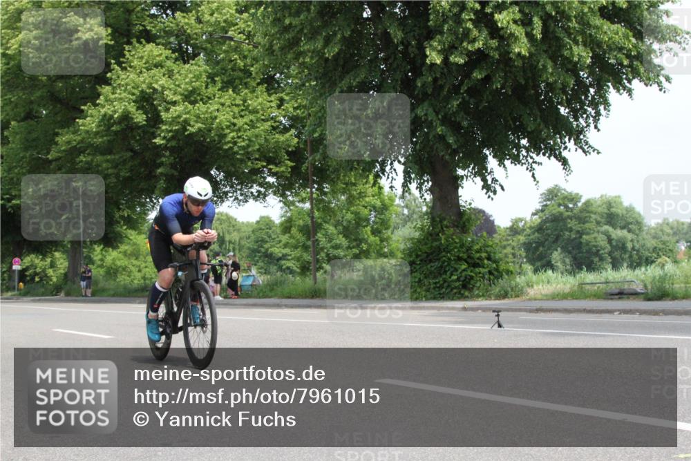 15.06.2025 - 7 Türme Triathlon Yannick Fuchs http://msf.ph/oto/7961015 15.06.2025 12:08:09 Radfahren  meine-sportfotos.de