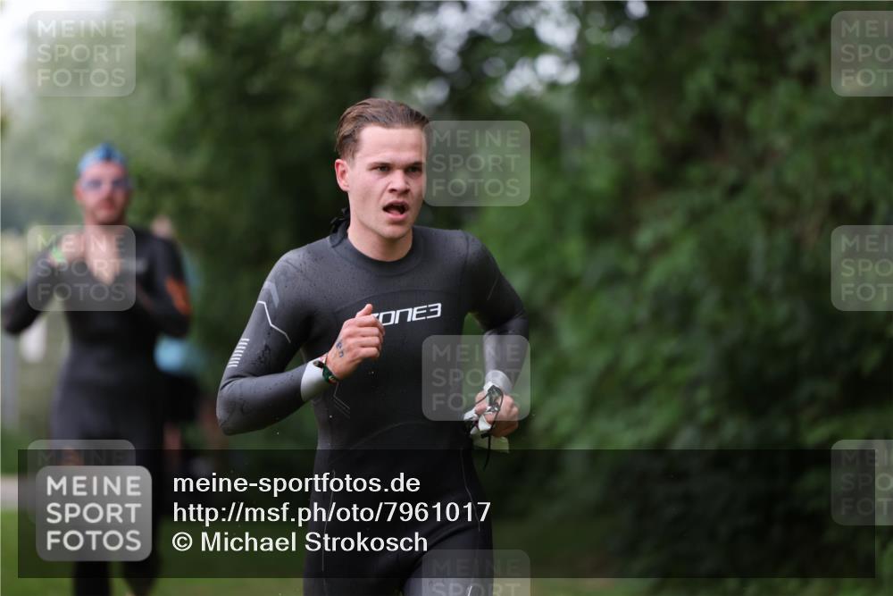 15.06.2025 - 7 Türme Triathlon Michael Strokosch http://msf.ph/oto/7961017 15.06.2025 12:12:37 Schwimmen 363, 412, 443, 489, 551 meine-sportfotos.de