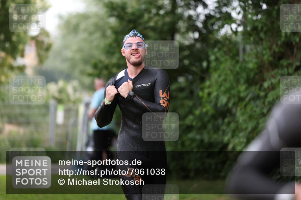 15.06.2025 - 7 Türme Triathlon Michael Strokosch http://msf.ph/oto/7961038 15.06.2025 12:12:39 Schwimmen 363, 412, 443, 489, 551, 605 meine-sportfotos.de