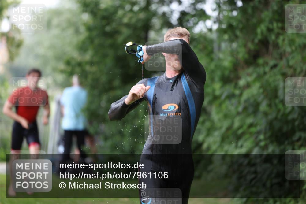 15.06.2025 - 7 Türme Triathlon Michael Strokosch http://msf.ph/oto/7961106 15.06.2025 12:12:51 Schwimmen 363, 453, 551, 561, 605 meine-sportfotos.de