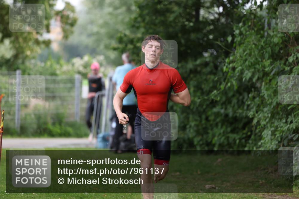 15.06.2025 - 7 Türme Triathlon Michael Strokosch http://msf.ph/oto/7961137 15.06.2025 12:12:53 Schwimmen 363, 453, 459, 551, 561, 605 meine-sportfotos.de