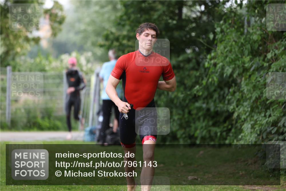 15.06.2025 - 7 Türme Triathlon Michael Strokosch http://msf.ph/oto/7961143 15.06.2025 12:12:53 Schwimmen 363, 453, 459, 551, 561, 605 meine-sportfotos.de