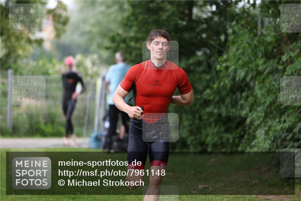 15.06.2025 - 7 Türme Triathlon Michael Strokosch http://msf.ph/oto/7961148 15.06.2025 12:12:53 Schwimmen 363, 453, 459, 551, 561, 605 meine-sportfotos.de