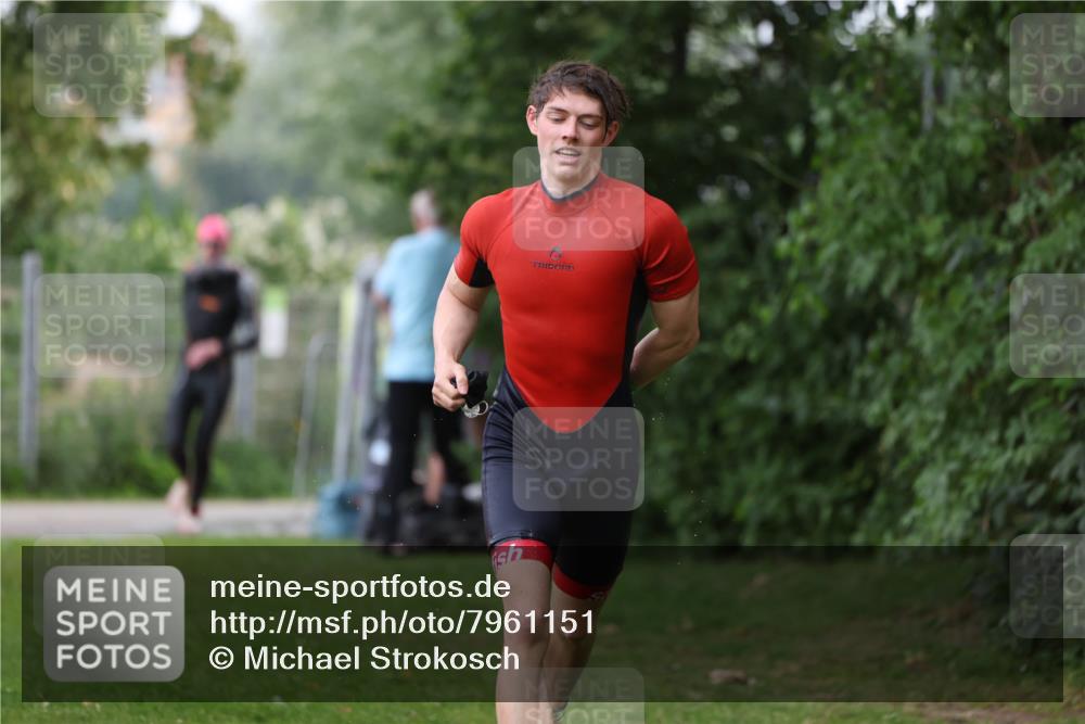 15.06.2025 - 7 Türme Triathlon Michael Strokosch http://msf.ph/oto/7961151 15.06.2025 12:12:53 Schwimmen 363, 453, 459, 551, 561, 605 meine-sportfotos.de