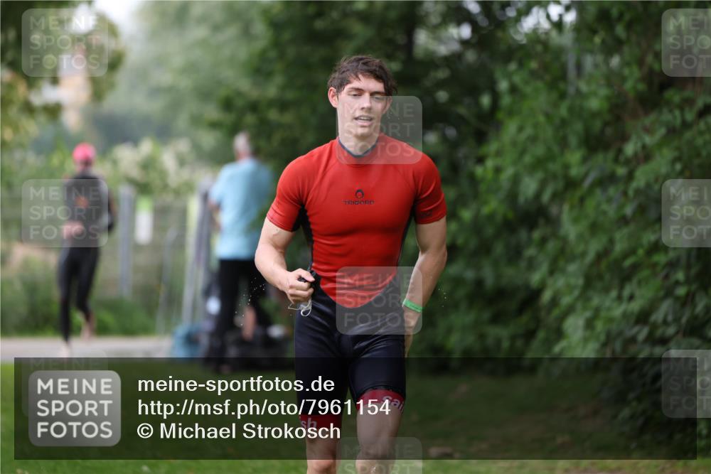 15.06.2025 - 7 Türme Triathlon Michael Strokosch http://msf.ph/oto/7961154 15.06.2025 12:12:54 Schwimmen 363, 453, 459, 551, 561, 605 meine-sportfotos.de