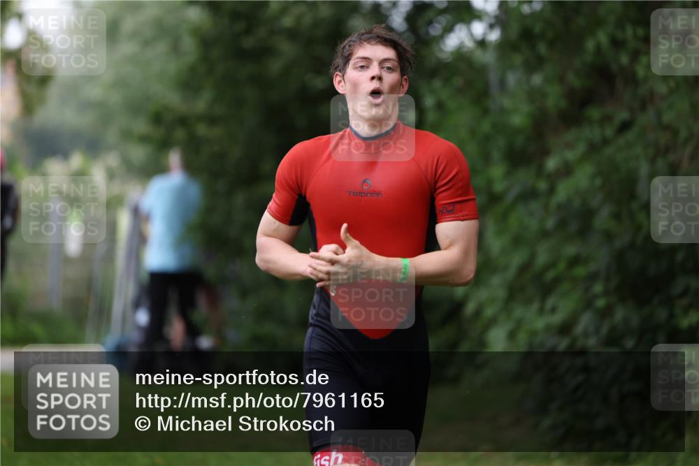 15.06.2025 - 7 Türme Triathlon Michael Strokosch http://msf.ph/oto/7961165 15.06.2025 12:12:54 Schwimmen 363, 453, 459, 551, 561, 605 meine-sportfotos.de
