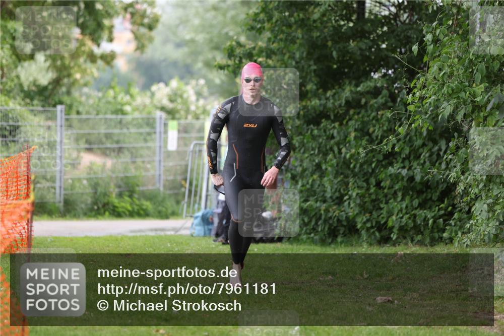 15.06.2025 - 7 Türme Triathlon Michael Strokosch http://msf.ph/oto/7961181 15.06.2025 12:12:57 Schwimmen 363, 453, 459, 551, 561, 605 meine-sportfotos.de