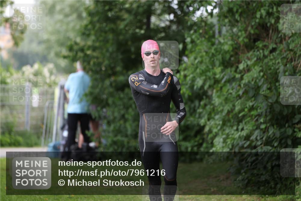 15.06.2025 - 7 Türme Triathlon Michael Strokosch http://msf.ph/oto/7961216 15.06.2025 12:12:58 Schwimmen 363, 453, 459, 551, 561, 605 meine-sportfotos.de