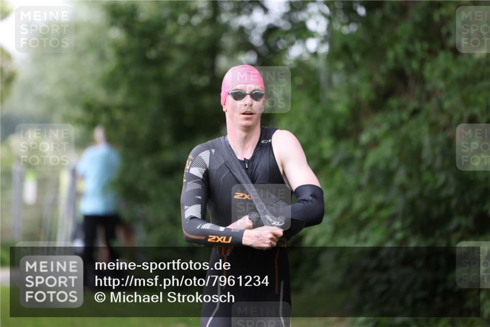 15.06.2025 - 7 Türme Triathlon Michael Strokosch http://msf.ph/oto/7961234 15.06.2025 12:12:59 Schwimmen 363, 453, 459, 551, 561, 605 meine-sportfotos.de
