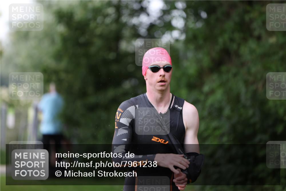 15.06.2025 - 7 Türme Triathlon Michael Strokosch http://msf.ph/oto/7961238 15.06.2025 12:13:00 Schwimmen 363, 453, 459, 561, 605 meine-sportfotos.de