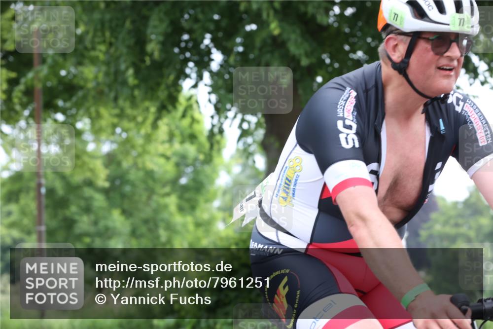 15.06.2025 - 7 Türme Triathlon Yannick Fuchs http://msf.ph/oto/7961251 15.06.2025 10:01:10 Radfahren 77, 78, 80 meine-sportfotos.de