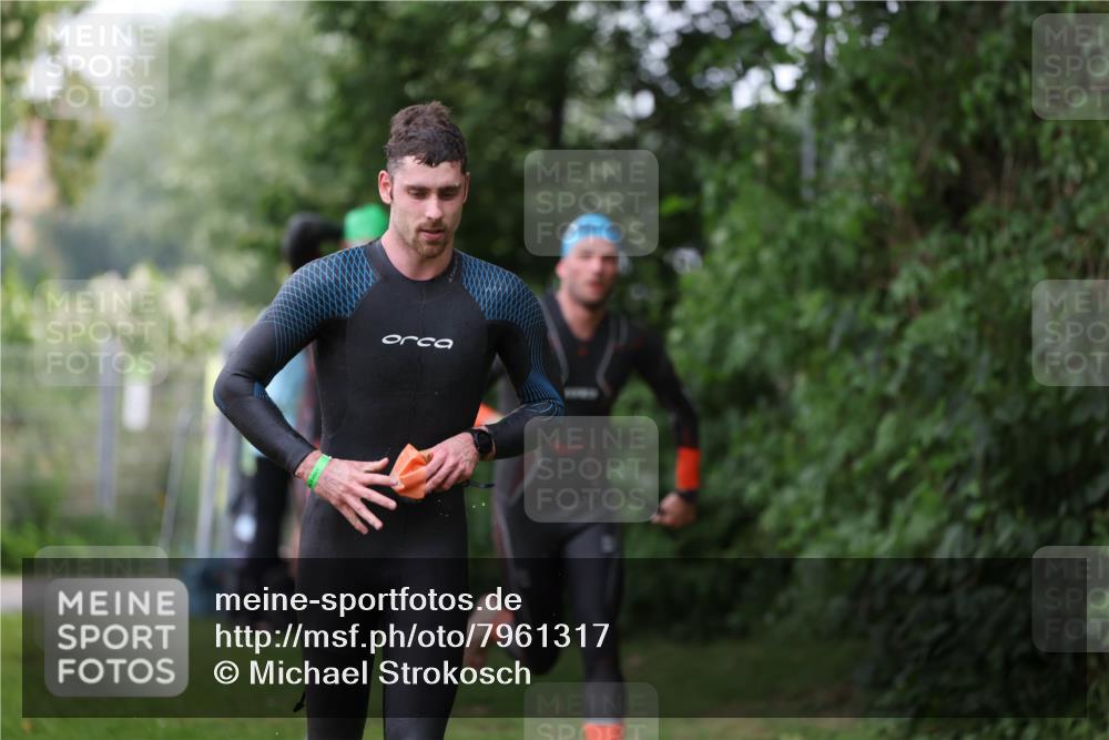 15.06.2025 - 7 Türme Triathlon Michael Strokosch http://msf.ph/oto/7961317 15.06.2025 12:13:09 Schwimmen 453, 459, 494, 539, 561 meine-sportfotos.de