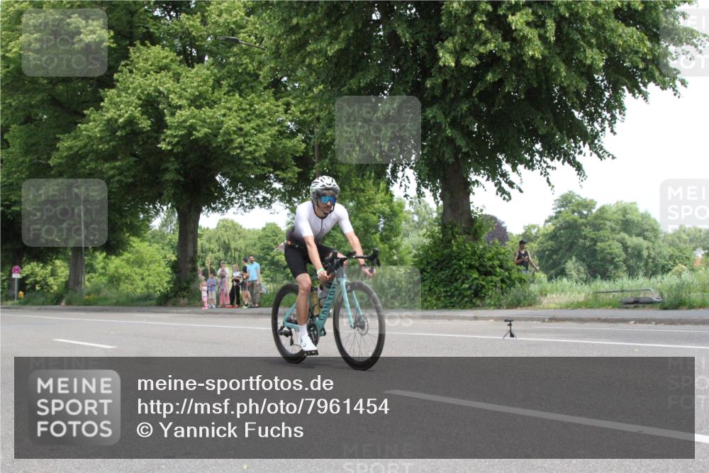 15.06.2025 - 7 Türme Triathlon Yannick Fuchs http://msf.ph/oto/7961454 15.06.2025 12:19:23 Radfahren  meine-sportfotos.de