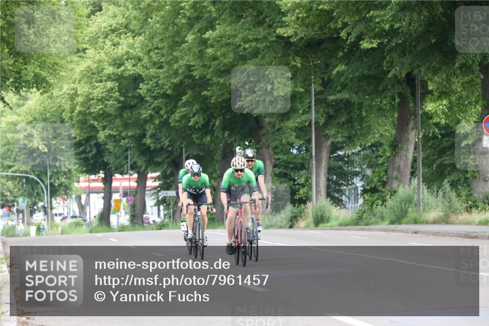 15.06.2025 - 7 Türme Triathlon Yannick Fuchs http://msf.ph/oto/7961457 15.06.2025 10:02:33 Radfahren 129, 132 meine-sportfotos.de